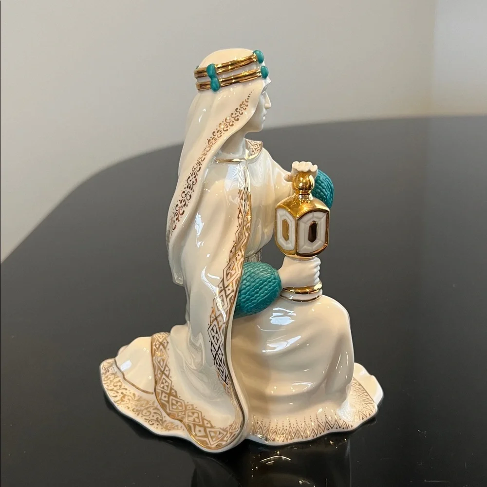 Lenox First Blessing Nativity - Melchior - Picture 2 of 16